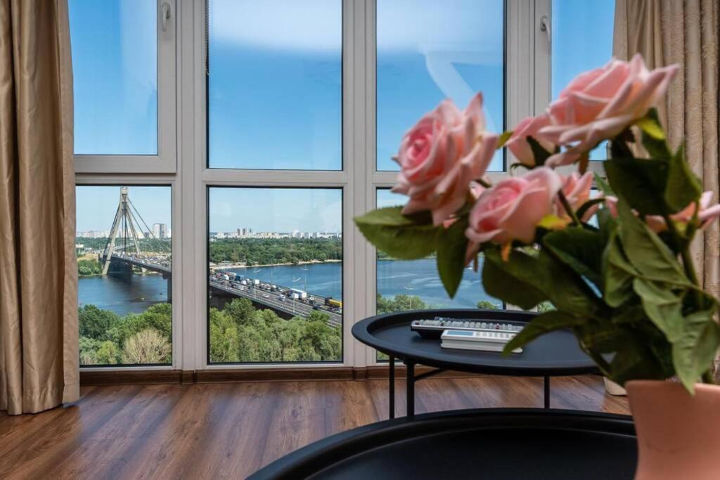 Apartments With Crazy Panoramic View Of The Dniepr เคียฟ ภายนอก รูปภาพ