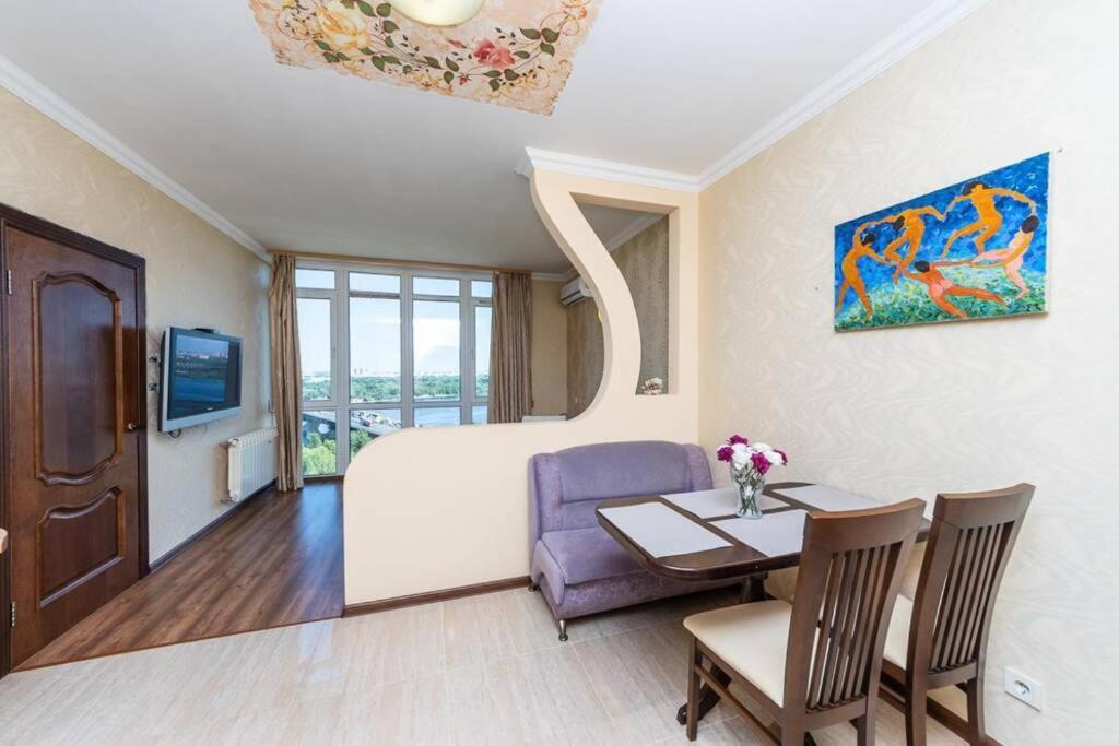 Apartments With Crazy Panoramic View Of The Dniepr เคียฟ ภายนอก รูปภาพ