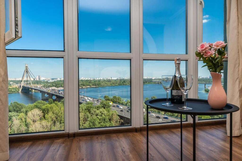 Apartments With Crazy Panoramic View Of The Dniepr เคียฟ ภายนอก รูปภาพ
