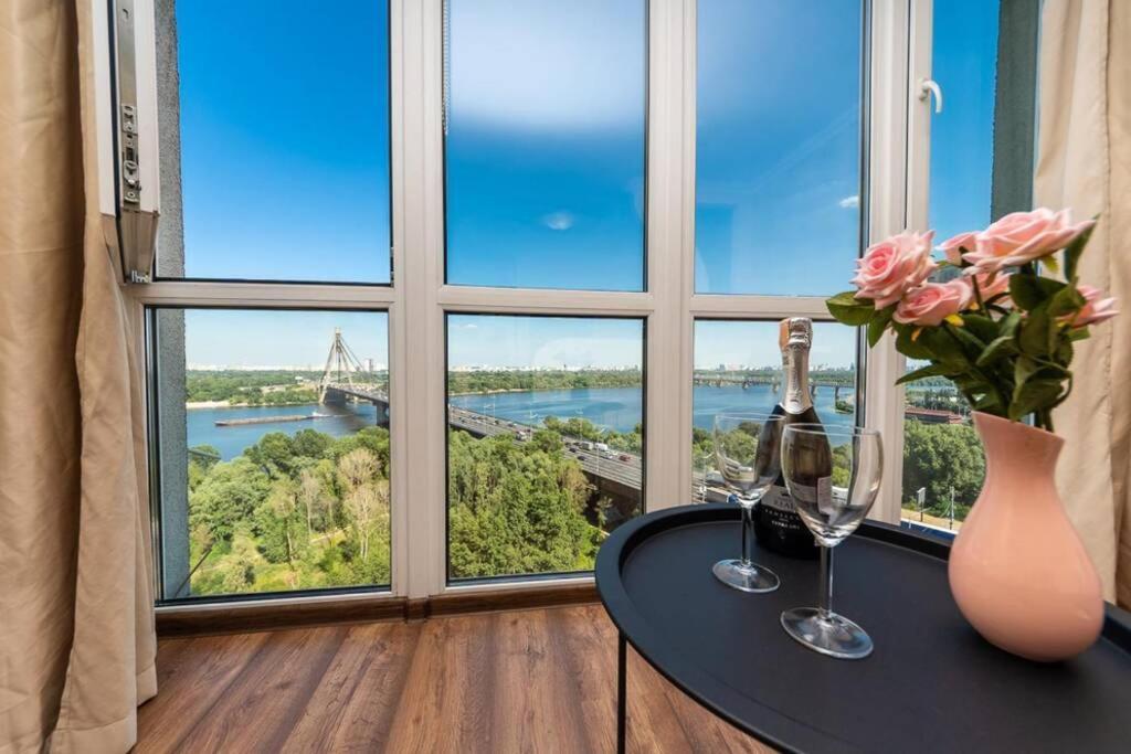 Apartments With Crazy Panoramic View Of The Dniepr เคียฟ ภายนอก รูปภาพ
