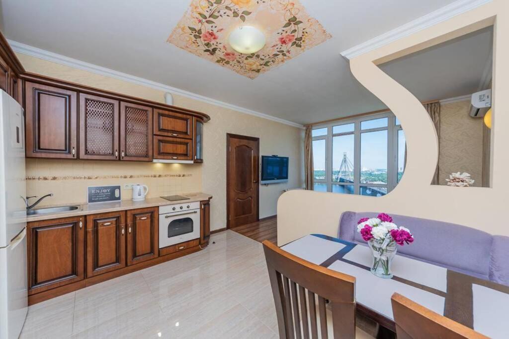 Apartments With Crazy Panoramic View Of The Dniepr เคียฟ ภายนอก รูปภาพ
